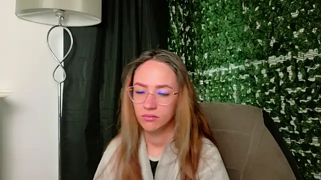 Snapshot of Nicole_Bliss chatting on July 12, 2026, 7:09 am Nicole Bliss online show from July 12, 2026, 7:09 am