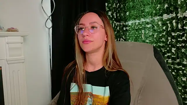 Snapshot of Nicole_Bliss chatting on July 7, 2026, 6:47 am Nicole Bliss online show from July 7, 2026, 6:47 am