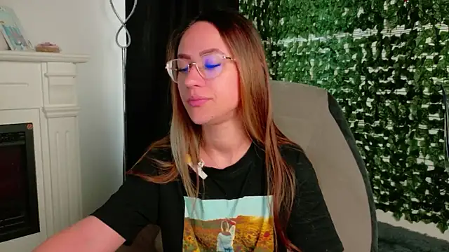 Snapshot of Nicole_Bliss chatting on July 7, 2026, 5:21 am Nicole Bliss online show from July 7, 2026, 5:21 am