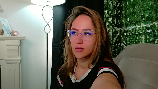 Snapshot of Nicole_Bliss chatting on July 9, 2026, 5:19 am Nicole Bliss online show from July 9, 2026, 5:19 am
