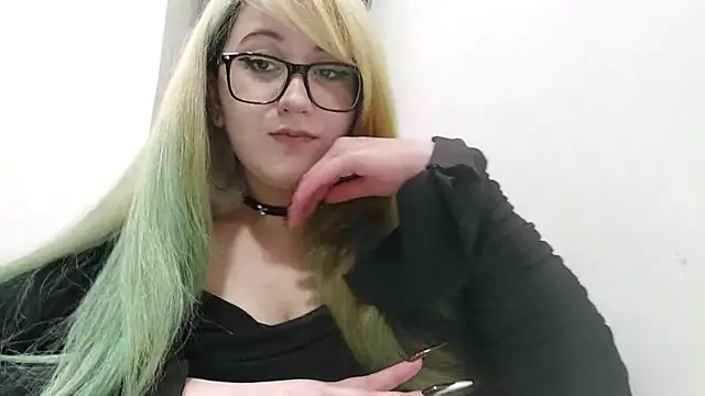 Snapshot of FeliniKatechini chatting on June 26, 2026, 10:15 pm FeliniKatechini online show from June 26, 2026, 10:15 pm