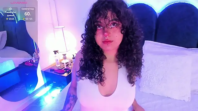 Snapshot of __Izumii__ chatting on August 2, 2026, 2:15 pm Izumii online show from August 2, 2026, 2:15 pm