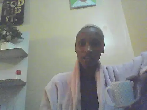 Snapshot of Queen_tash chatting on July 1, 2026, 4:24 am Queen tash online show from July 1, 2026, 4:24 am