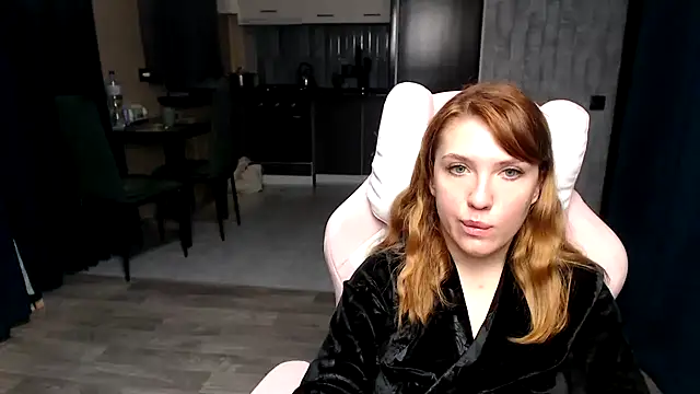 Reginasmilee online show from November 7, 2025, 1:43 am