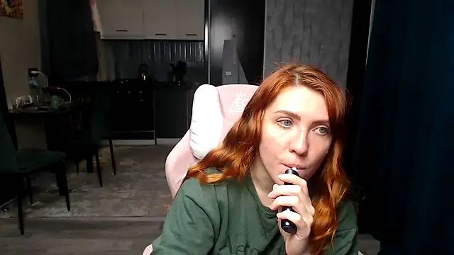 Reginasmilee online show from April 10, 2026, 2:40 am