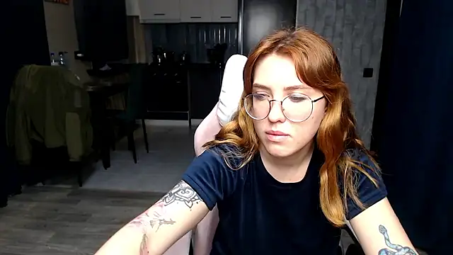 Reginasmilee online show from November 5, 2025, 1:20 am