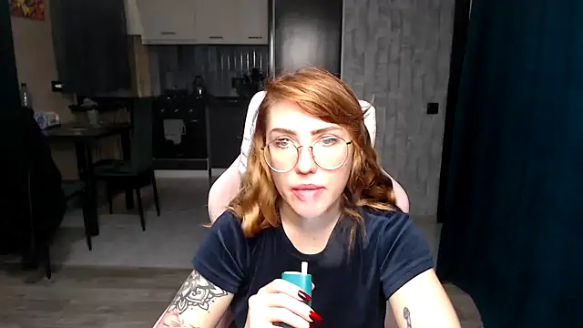 Reginasmilee online show from November 16, 2025, 4:17 am