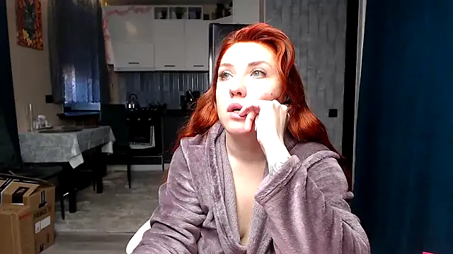 Snapshot of Reginasmilee chatting on May 4, 2026, 3:21 am Reginasmilee online show from May 4, 2026, 3:21 am