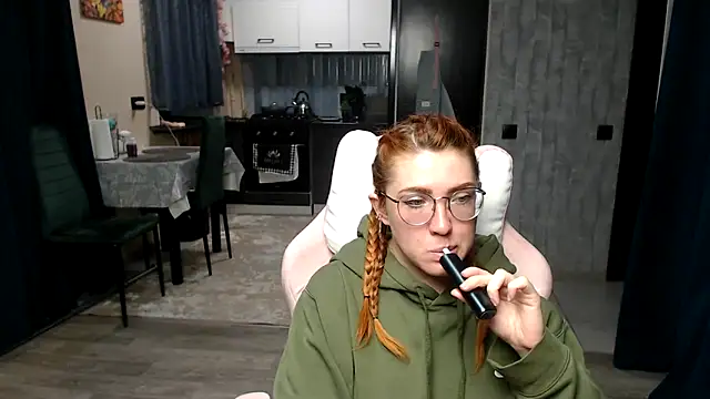 Reginasmilee online show from April 22, 2026, 2:40 am