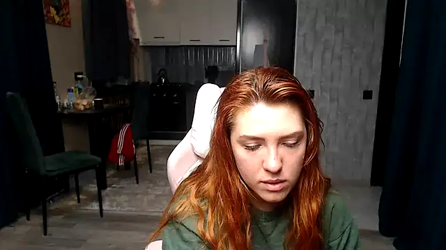 Reginasmilee online show from April 9, 2026, 2:57 am