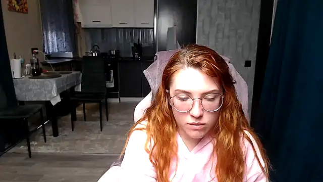 Snapshot of Reginasmilee chatting on April 23, 2026, 12:29 pm Reginasmilee online show from April 23, 2026, 12:29 pm