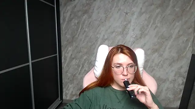 Reginasmilee online show from February 10, 2026, 5:28 am