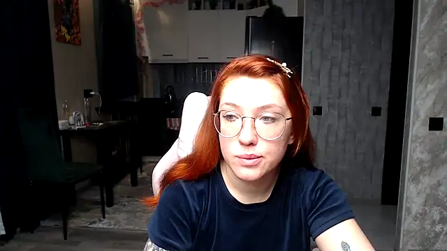 Reginasmilee online show from March 18, 2026, 3:53 am