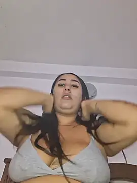 Snapshot of Valentina_Tilly chatting on August 5, 2026, 12:32 pm Valentina Tilly online show from August 5, 2026, 12:32 pm