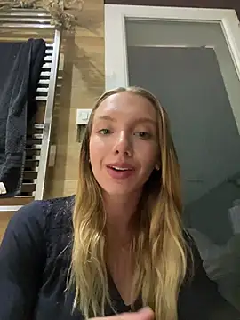 claraaaaa7 online show from July 8, 2026, 8:42 pm