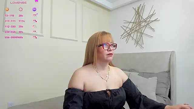 Snapshot of vera__lux chatting on June 24, 2026, 12:37 pm vera lux online show from June 24, 2026, 12:37 pm