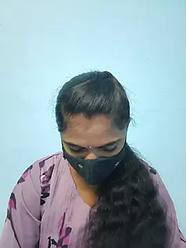 Snapshot of Megavarthinii chatting on July 10, 2026, 2:39 pm Megavarthinii online show from July 10, 2026, 2:39 pm