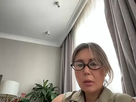 Snapshot of Nivoraja chatting on July 5, 2026, 8:43 am Nivoraja online show from July 5, 2026, 8:43 am