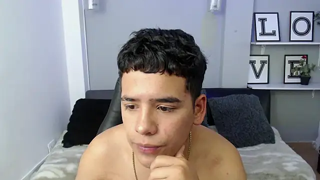 Santiago Acosta  online show from July 1, 2026, 12:44 am