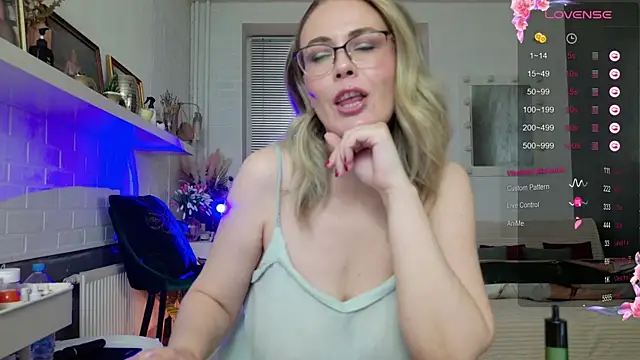 Snapshot of BeautyeyesLovely chatting on November 27, 2025, 1:55 pm BeautyeyesLovely online show from November 27, 2025, 1:55 pm
