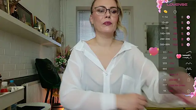 Snapshot of BeautyeyesLovely chatting on November 26, 2025, 7:19 am BeautyeyesLovely online show from November 26, 2025, 7:19 am