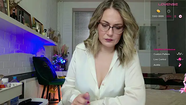 Snapshot of BeautyeyesLovely chatting on November 29, 2025, 10:10 pm BeautyeyesLovely online show from November 29, 2025, 10:10 pm