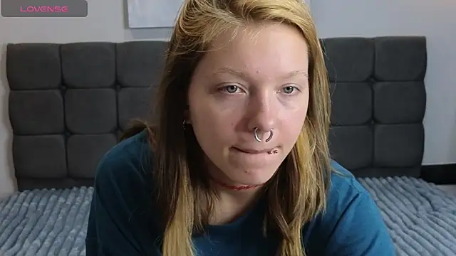 LauraLowe online show from June 30, 2026, 5:51 am