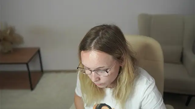 Snapshot of OraliaRokusek chatting on July 6, 2026, 3:03 pm OraliaRokusek online show from July 6, 2026, 3:03 pm