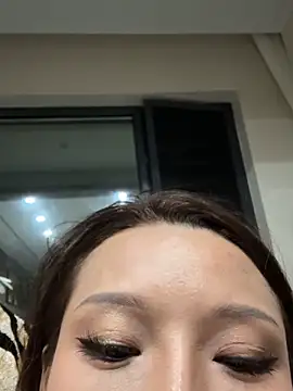 vivian0123 online show from June 28, 2026, 12:33 pm