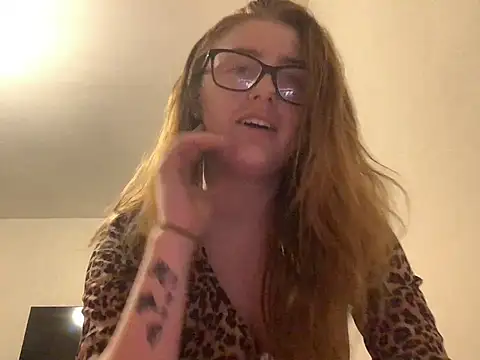 Redvelvetxx2 online show from June 26, 2026, 11:32 pm