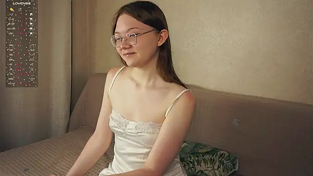 Snapshot of lola_luminarc chatting on July 2, 2026, 4:29 am lola luminarc online show from July 2, 2026, 4:29 am