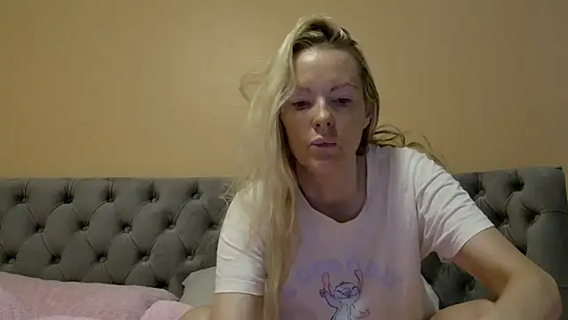 MissHoneySuga online show from August 5, 2026, 5:45 am