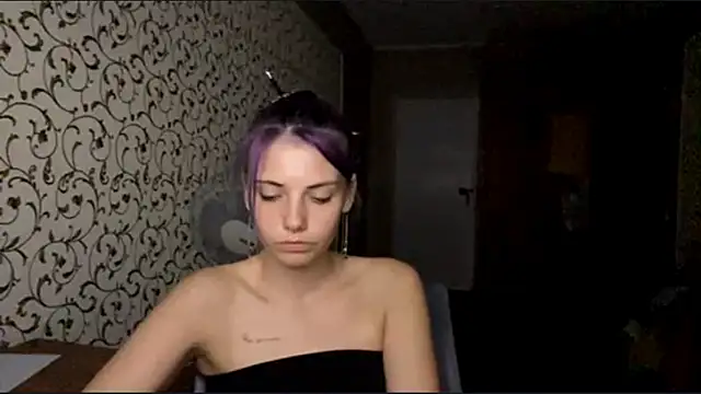 Snapshot of Helen18glo chatting on June 30, 2026, 8:20 pm Helen18glo online show from June 30, 2026, 8:20 pm