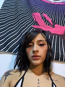 karolCozmo online show from July 3, 2026, 7:04 am