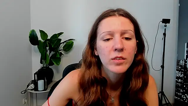 Snapshot of Lunaa_x44 chatting on July 8, 2026, 7:31 am Lunaa x44 online show from July 8, 2026, 7:31 am