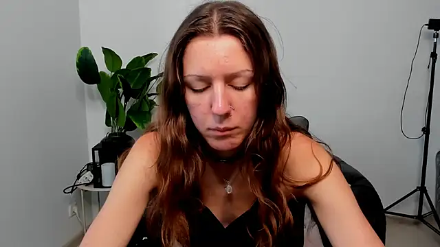 Snapshot of Lunaa_x44 chatting on July 7, 2026, 7:56 am Lunaa x44 online show from July 7, 2026, 7:56 am