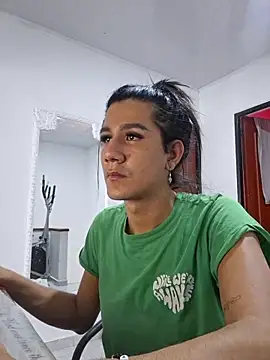 SiennaNoirXX online show from July 17, 2026, 5:43 pm