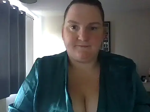 Snapshot of LumaBelleX chatting on July 23, 2026, 8:44 am LumaBelleX online show from July 23, 2026, 8:44 am