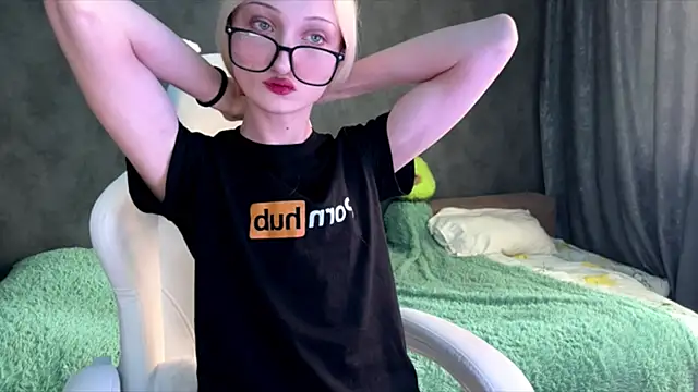 Snapshot of smeet_mary chatting on July 10, 2026, 5:29 am smeet mary online show from July 10, 2026, 5:29 am