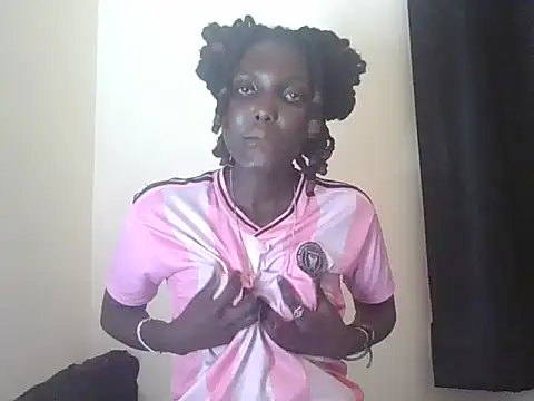 Snapshot of Black_beautygirlll chatting on July 5, 2026, 11:00 pm Black beautygirlll online show from July 5, 2026, 11:00 pm