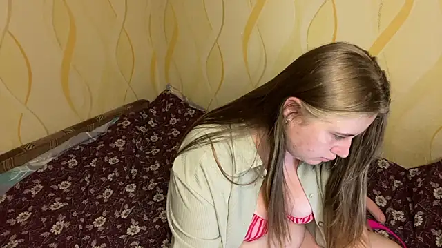 Snapshot of alina_bels chatting on July 4, 2026, 8:02 pm alina bels online show from July 4, 2026, 8:02 pm