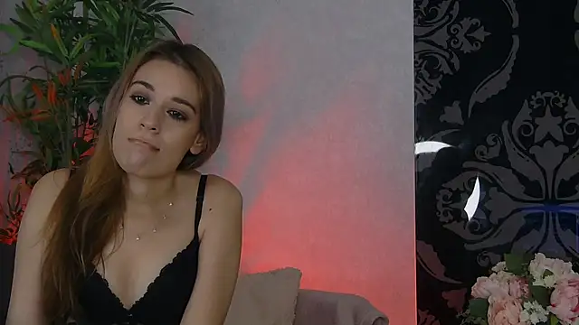 Snapshot of KhristyBells chatting on July 7, 2026, 6:47 am KhristyBells online show from July 7, 2026, 6:47 am