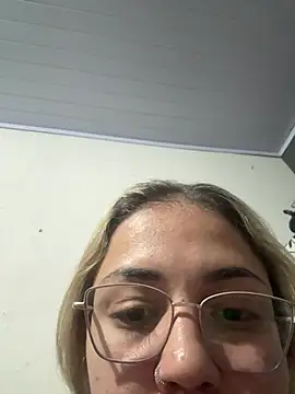 Snapshot of Loiraaasant chatting on July 17, 2026, 10:18 pm Loiraaasant online show from July 17, 2026, 10:18 pm