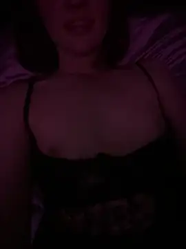 Snapshot of lynlou213 chatting on July 6, 2026, 2:18 am lynlou213 online show from July 6, 2026, 2:18 am