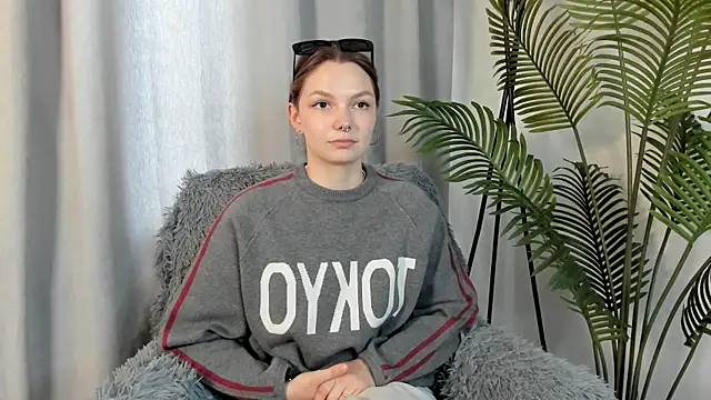 Snapshot of EmilieFerullo chatting on July 9, 2026, 7:31 am EmilieFerullo online show from July 9, 2026, 7:31 am