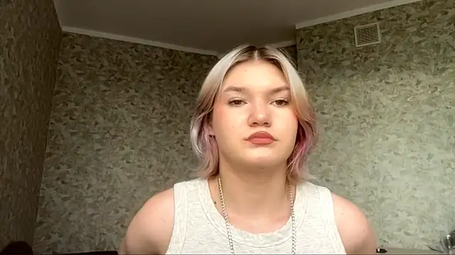 Snapshot of PearlyCafferky chatting on July 9, 2026, 12:04 pm PearlyCafferky online show from July 9, 2026, 12:04 pm