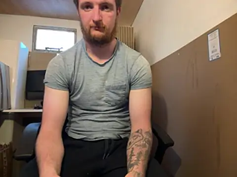 Snapshot of buzzard27 chatting on July 16, 2026, 6:49 pm buzzard27 online show from July 16, 2026, 6:49 pm