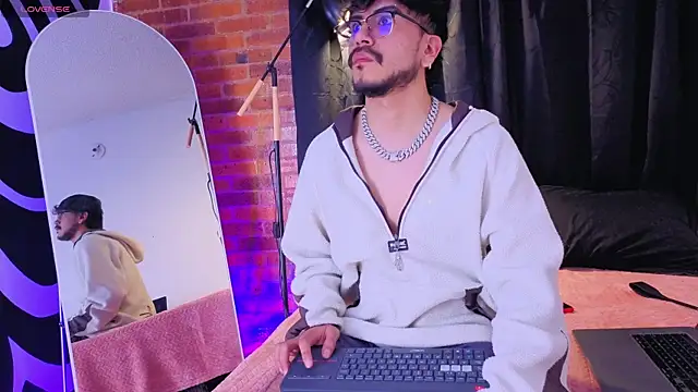 Snapshot of Zayn_Bellmont chatting on July 14, 2026, 1:38 am Zayn Bellmont online show from July 14, 2026, 1:38 am