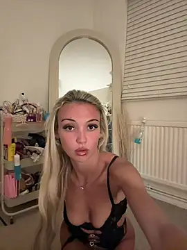 Snapshot of summerblue_ chatting on July 20, 2026, 9:50 pm summerblue online show from July 20, 2026, 9:50 pm