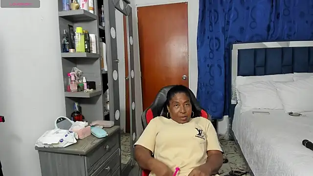 LupeAdams online show from March 10, 2026, 12:14 am